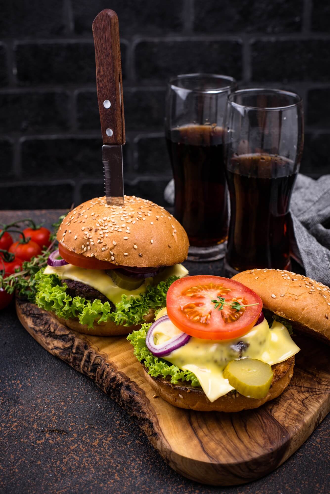 burger-and-cheeseburger-with-tomato-1.jpg