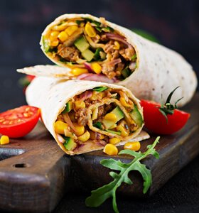 burritos-wraps-with-beef-and-vegetables-on-black-b-P8DCZWP-1.jpg