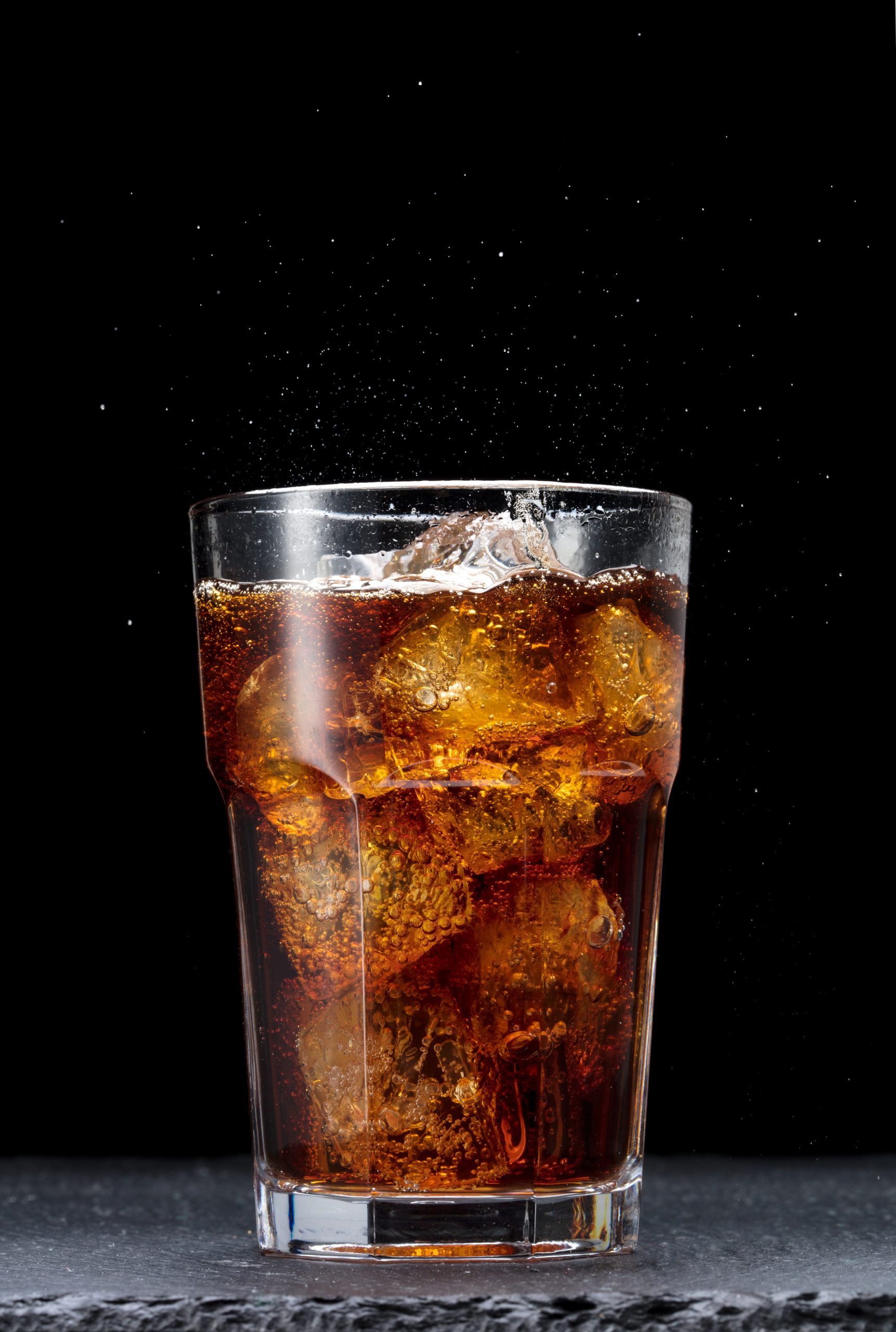 glass-of-cola-GRCX34K